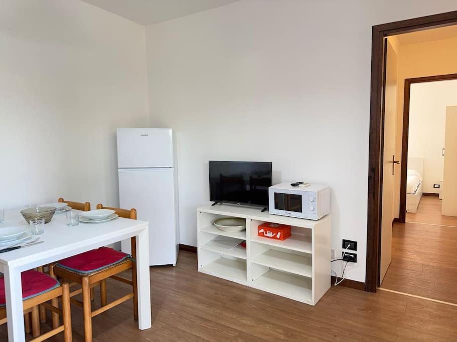 5' From Punta Gro Beach With Free Swimming Pool Sirmione Exteriör bild